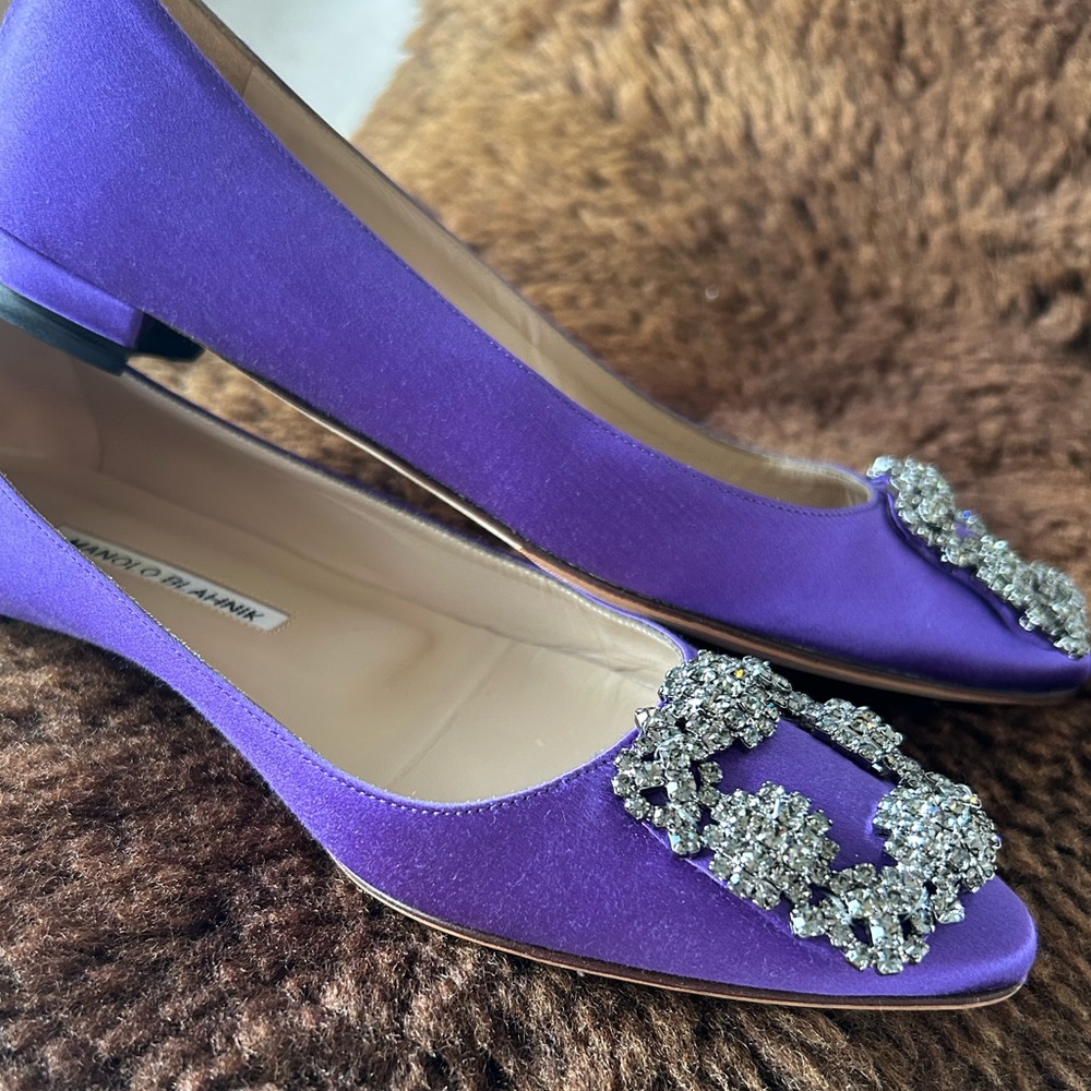 Manolo Blahnik Hangisi Satin Flats - Picture 6 of 13